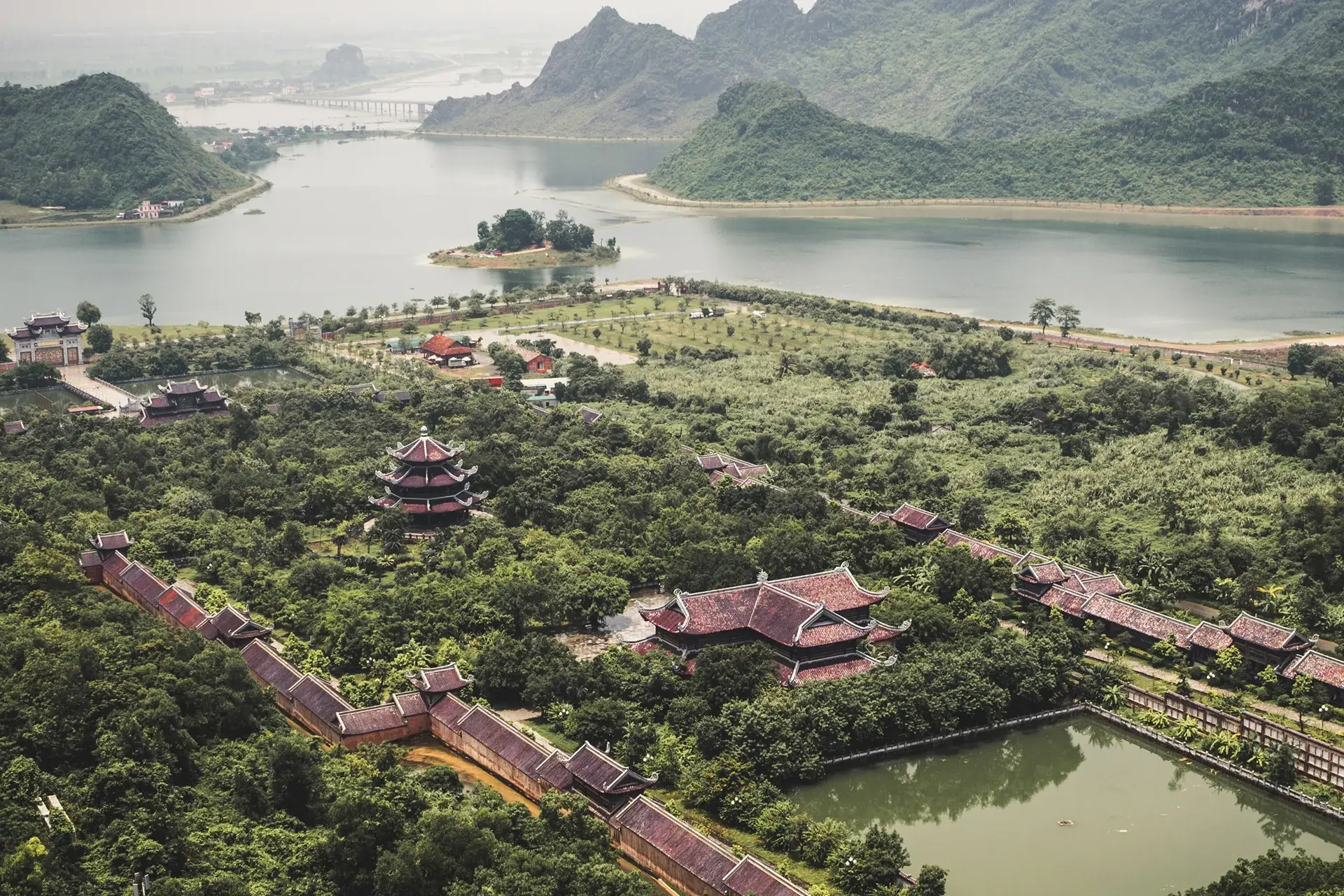 View Vietnam State Explorer